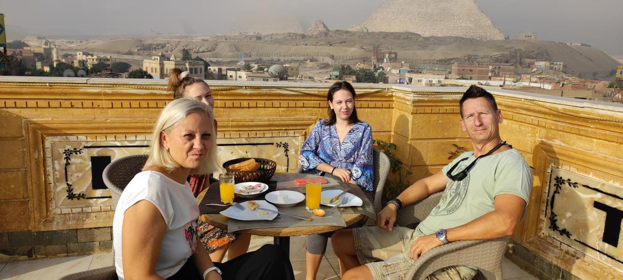 Pyramids Kingdom - Guest House Kafret el-Gabal Kültér fotó
